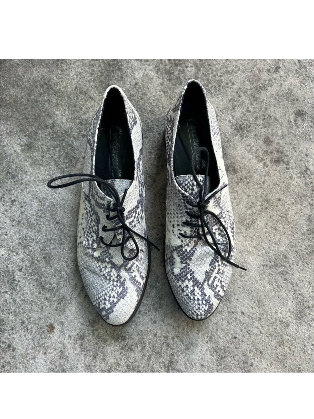 L’Intervalle snakeskin (leather) oxfords, size 40